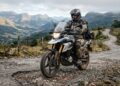 Ostentando um motor de 34 cavalos e suspensão invertida, a cobiçada marca alemã entrega uma moto aventureira premium que consome 30 km por litro