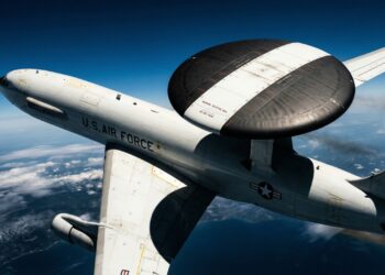 O avião comercial modificado com 1 disco voador gigante nas costas que rastreia tudo o que voa a 400 quilômetros de distância