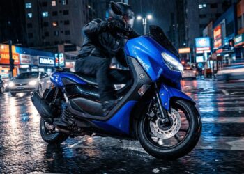 Garantindo 40 km por litro e proteção com freio ABS nas duas rodas, a sofisticada scooter da gigante japonesa supera a concorrência no trânsito urbano em 2026
