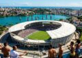 Com sua abertura para o Dique do Tororó e capacidade para 50 mil torcedores, o estádio de 2013 tornou-se o maior ícone do futebol e lazer na Bahia