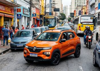 Proteção extra com 4 airbags de série e porta-malas de 290 litros tornam o Renault Kwid o aliado de quem busca gastar pouco combustível no trânsito diário