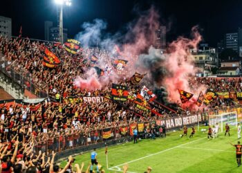 Com capacidade para 26.418 pessoas e inaugurado em 1937, o estádio Adelmar da Costa Carvalho tornou-se a histórica casa do Sport e o orgulho de PE