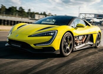 Com um recorde de 496 km/h e 3.000 cavalos de potência, o hipercarro elétrico da BYD superou a Bugatti e virou o veículo mais rápido do mundo