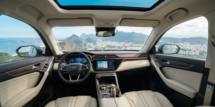 Após anos de sufoco, montadora americana acerta em cheio com novo SUV luxuoso que entrega porte de Range Rover pelo preço de um Compass
