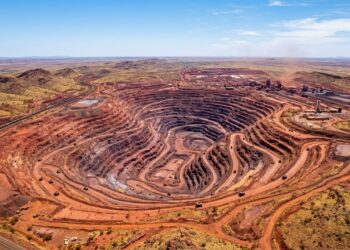 Geólogos desenterram o maior depósito de minério de ferro da história com valor estimado em 5,7 bilhões de dólares