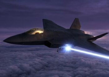 Enquanto os caças de quinta geração (como F-35 e F-22) são plataformas isoladas extremamente avançadas, os de sexta geração funcionam como centros de comando voadores