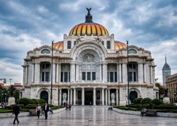 Com sua cúpula de bronze e fachada de mármore de Carrara, o palácio de 1934 tornou-se o maior templo da cultura e das artes na Cidade do México