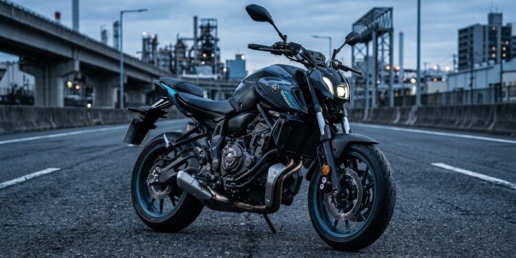 Pesando apenas 184 quilos e entregando torque de 6,9 kgfm, a moto de 689 cilindradas da gigante japonesa virou o maior símbolo de performance brutal nas pistas de todo o Brasil
