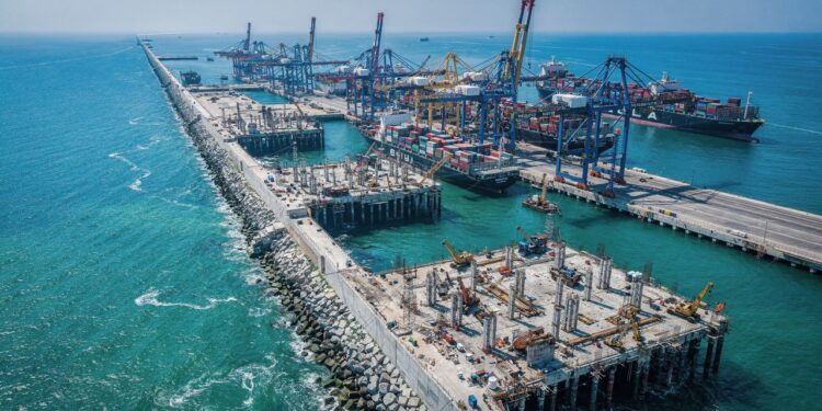 Com um investimento de US$ 17 bilhões e o quebra-mar mais longo do mundo, o Iraque constrói um porto monumental para rivalizar com o Canal de Suez