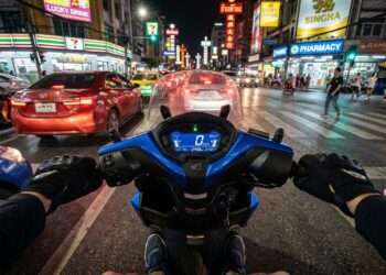 Deslizando pelo trânsito com câmbio totalmente automático e faróis em LED, a econômica scooter da gigante japonesa atinge 50 km por litro custando 13 mil reais