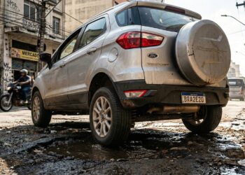 Dominando o asfalto irregular com 200 milímetros de altura ao solo, o aventureiro compacto da tradicional marca americana virou a pechincha do ano por 55 mil reais