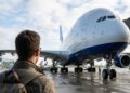 Com dois andares e capacidade para 853 passageiros, o Airbus A380 virou o maior avião comercial do mundo e um marco da engenharia europeia