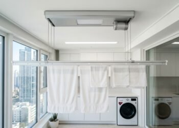 A nova febre das lavanderias pequenas o varal de teto automático custa pouco perto do conforto e resolve a falta de espaço em apartamentos