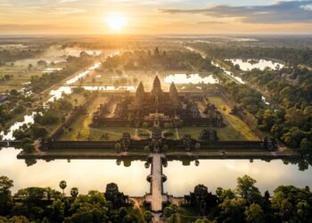 Transportando 5 milhões de toneladas de arenito por canais de 35 quilômetros, a capital de 1.000 quilômetros quadrados revela a maior infraestrutura hídrica de cerca de 900 anos atrás no mundo