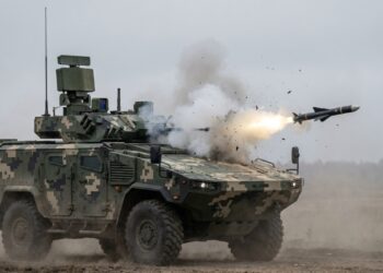 Esse blindado destrói mísseis no ar antes que eles cheguem perto da lataria e a tecnologia é impressionante