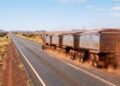 Rodovia australiana ganha fama por seus 3.200 km de extensão, pois o trajeto de 1944 une Perth ao norte através de cenários áridos e isolados