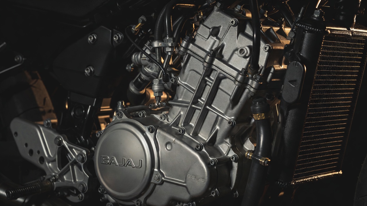 Equipada com quatro modos de pilotagem e 40 cavalos, a potente street indiana utiliza refrigeração líquida para garantir torque em qualquer clima