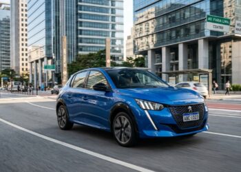 Peugeot 208 Turbo combina agilidade urbana com alta eficiência do motor Stellantis