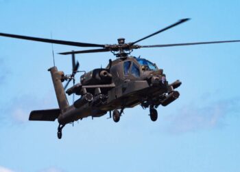 Canhão de 30 mm e mísseis guiados fazem desse helicóptero uma referência militar