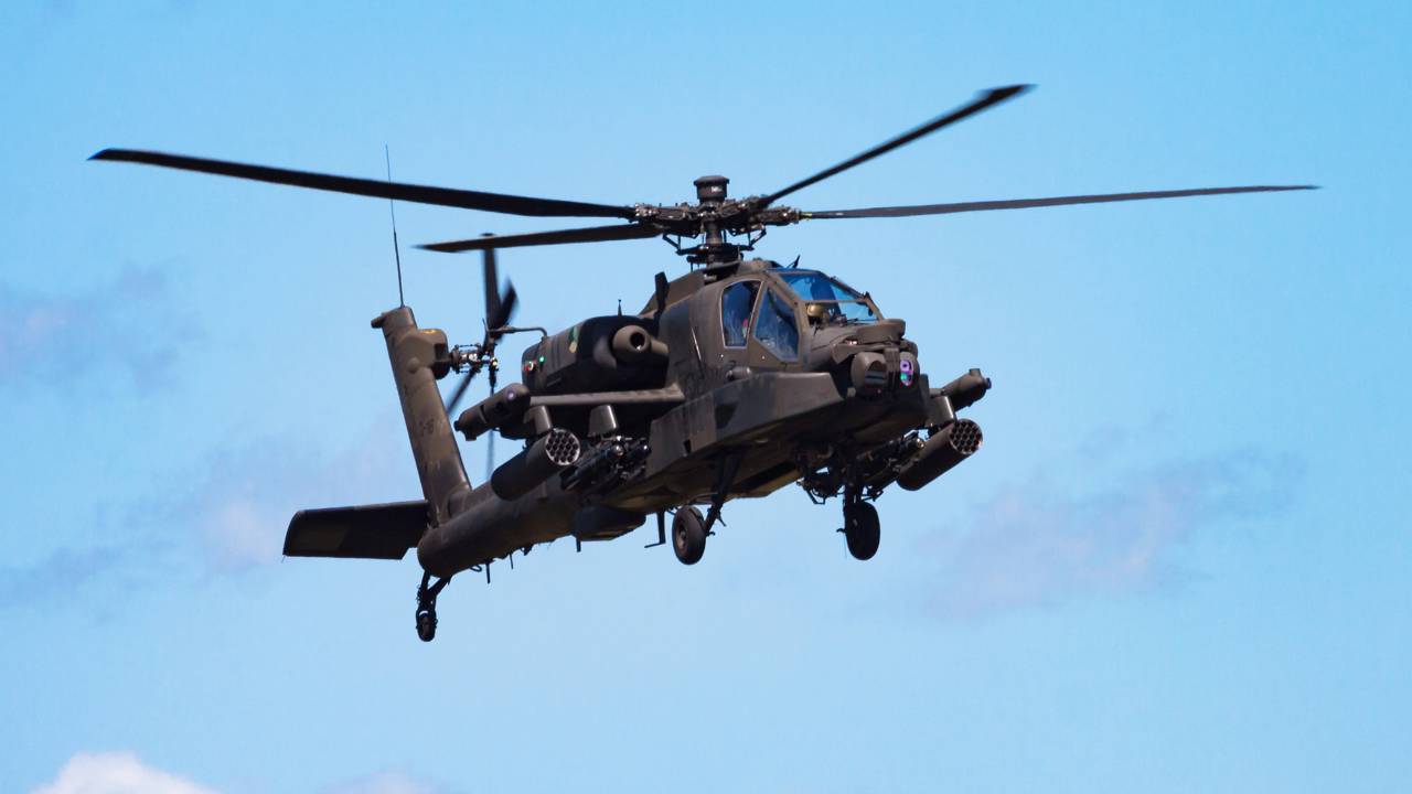 Canhão de 30 mm e mísseis guiados fazem desse helicóptero uma referência militar