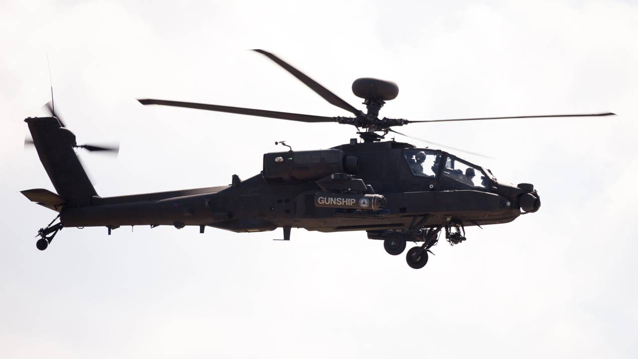 Canhão de 30 mm e mísseis guiados fazem desse helicóptero uma referência militar