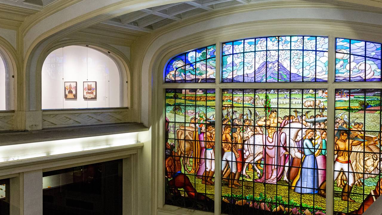 Com seus vitrais de 1939 e arquitetura neoclássica, o edifício da Caixa Cultural, na Praça da Sé, tornou-se um marco histórico em São Paulo
