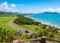 Rodovia na Austrália ganha fama por seus 1.670 km de extensão, pois o trajeto litorâneo de Queensland virou o eixo vital e mais movimentado do leste
