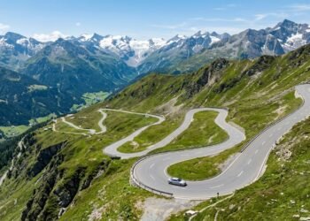 Estrada na Áustria ganha fama por sua altitude, pois o trajeto de 48 km atinge 2.020 metros entre geleiras, sendo a rota mais cênica dos Alpes tiroleses