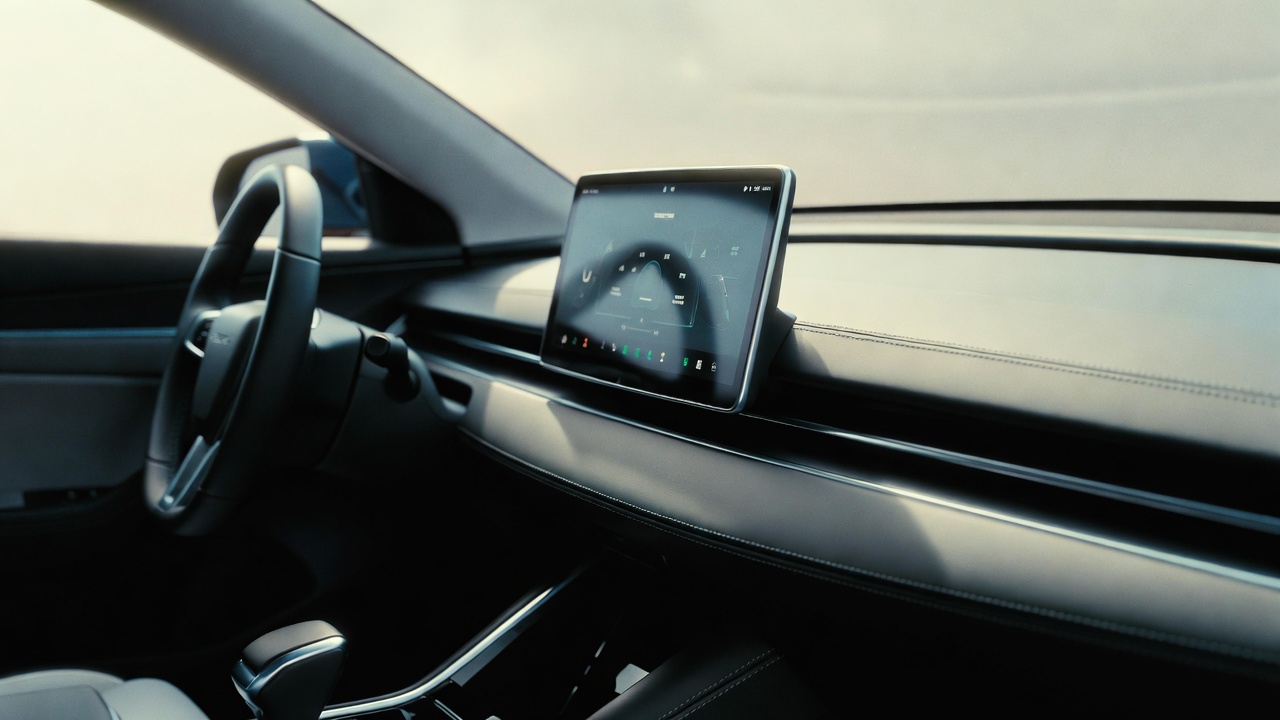 O pesadelo do Toyota SW4: SUV de 7 lugares recheado de tecnologia despenca de preço e vira a melhor compra para famílias grandes