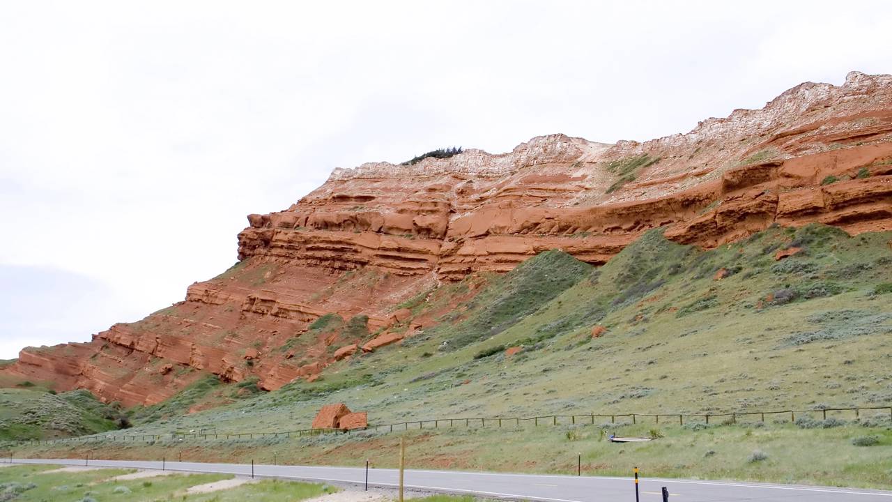 Rodovia em Wyoming ganha fama por suas vistas alpinas, pois seus 74 km de extensão sobem a 2.450 metros, cruzando o Dead Indian Pass