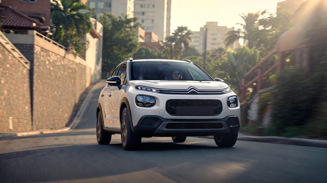 315 litros de espaço no porta-malas transformam o Citroën C3 no hatch mais espaçoso da categoria ao utilizar o robusto motor 1.0 Firefly, que garante economia e força nas ladeiras urbanas