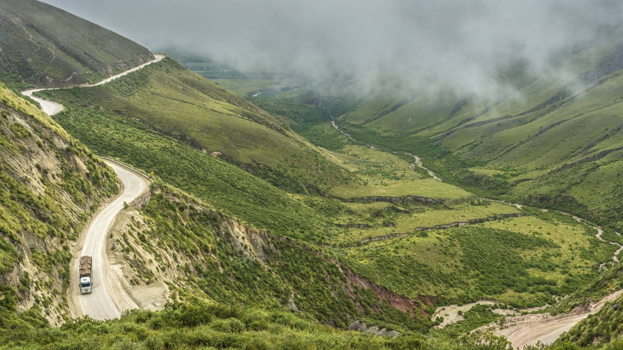 Rodovia na Argentina ganha fama por seus 5.194 km de extensão, pois o trajeto paralelo aos Andes cruza 11 províncias de norte a sul do país
