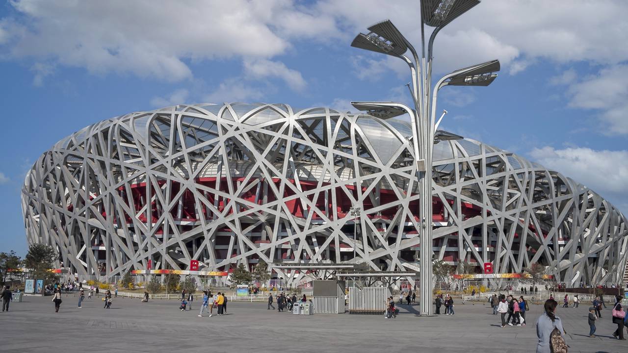 Com 42 mil toneladas de aço entrelaçado e 91 mil assentos, o estádio chinês de 2008 tornou-se o maior ícone da arquitetura contemporânea mundial