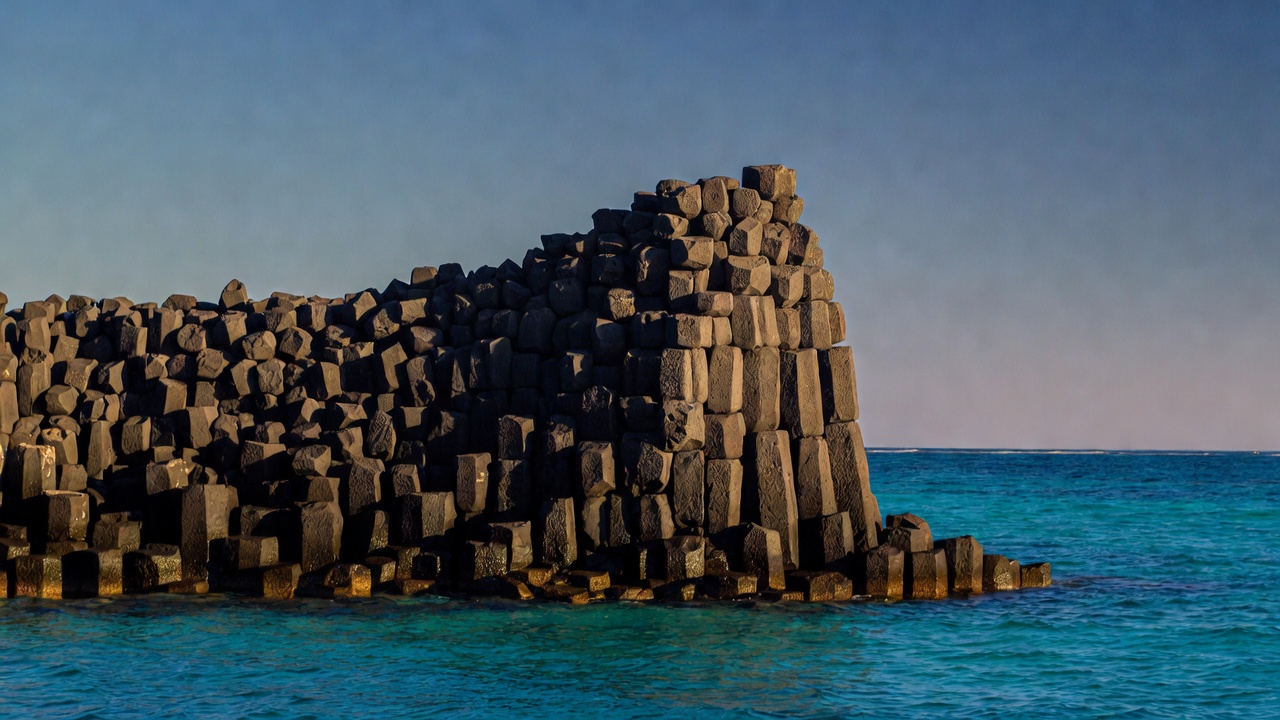 Construída sobre 92 ilhas artificiais com blocos de basalto de 50 toneladas, a misteriosa capital flutuante do Pacífico intriga os engenheiros modernos até hoje