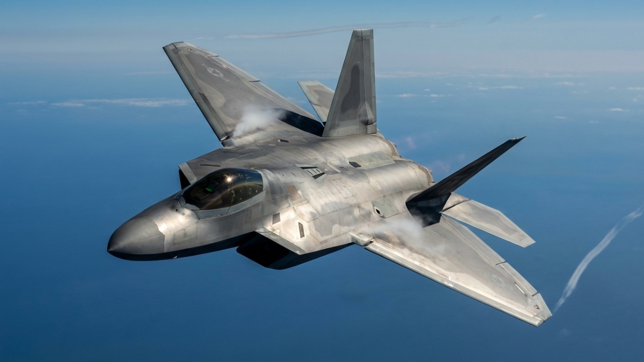 Com velocidade acima de Mach 2.2 e proibição federal de exportação, o F-22 Raptor, de US$ 300 milhões, é o caça de superioridade aérea mais letal do mundo