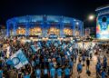 Com capacidade para 54.726 torcedores e teto metálico, a arena de 1959 tornou-se o templo sagrado de Nápoles e o maior tributo ao craque argentino
