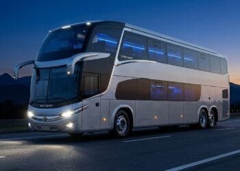 Avaliado em 2 milhões de reais e medindo impressionantes 15 metros de comprimento, o novo ônibus de luxo da Marcopolo traz poltronas de massagem para aniquilar as viagens aéreas