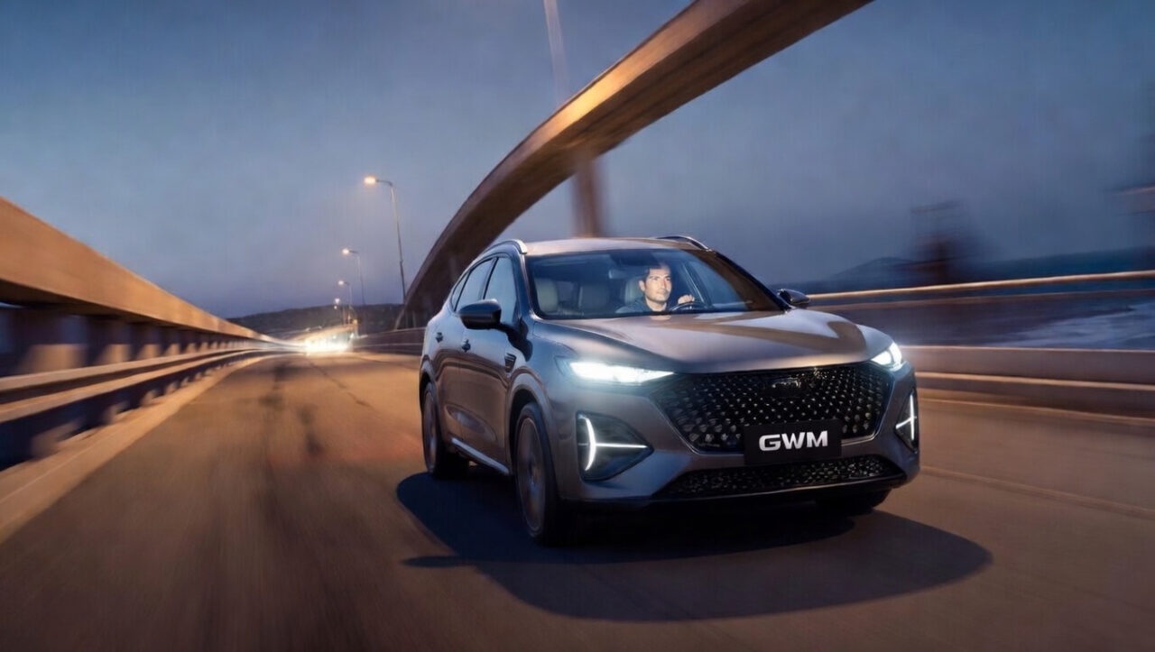 Combinando impressionantes 393 cavalos e autonomia elétrica de até 170 quilômetros, o tecnológico SUV híbrido acelera de 0 a 100 km/h em cerca de 4 segundos, superando concorrentes alemães