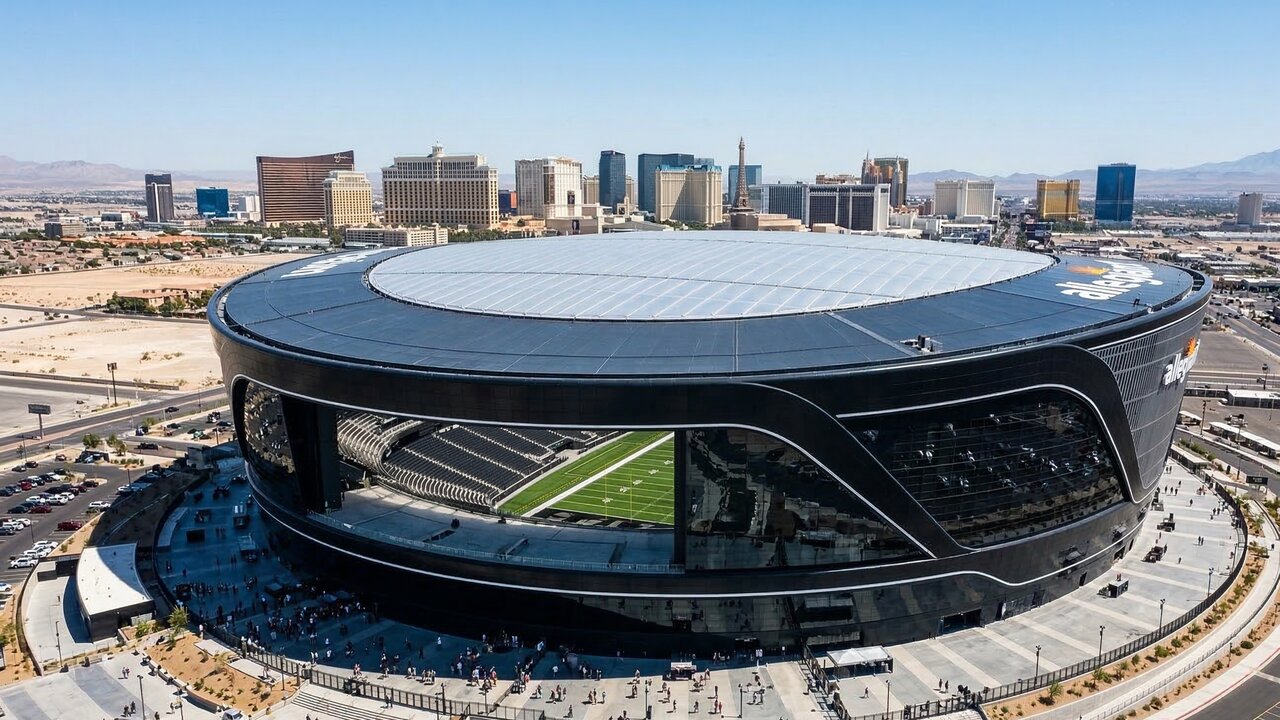 Com custo de US$ 2 bilhões e um campo de grama que desliza sobre trilhos, o Allegiant Stadium virou a arena mais futurista e tecnológica da liga NFL