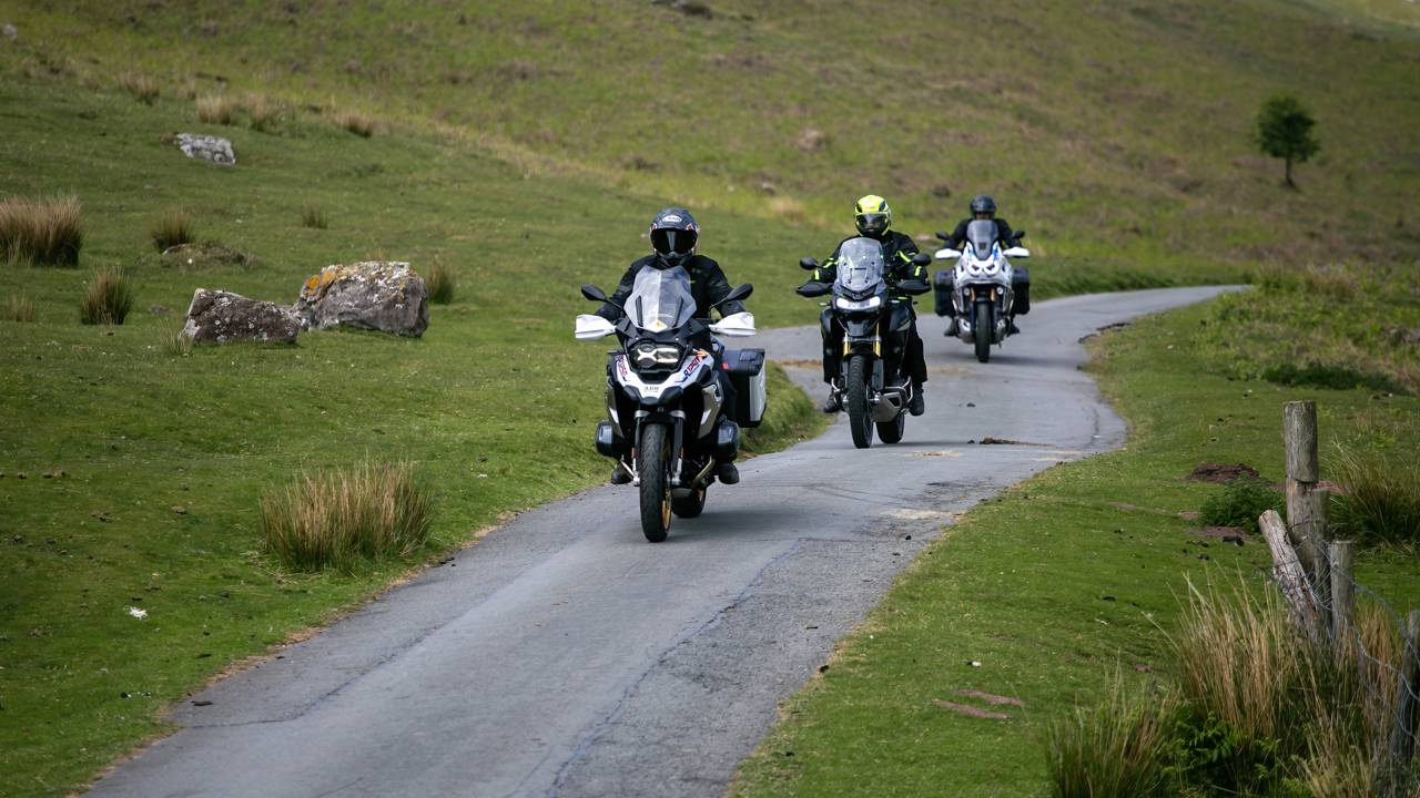 Estrada no País de Gales atinge 549 m de altitude; com suas curvas entre vales verdes, a Gospel Pass é a passagem mais alta e cênica da região