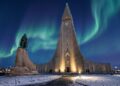 Com 74 metros de altura e inspirada em colunas de lava basáltica, a catedral de 1945 tornou-se o maior marco arquitetônico de toda a Islândia