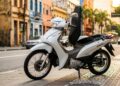 Com câmbio semiautomático de quatro marchas e consumo de 45 km/l, a Honda Biz 125 usada virou a escolha ideal para o trânsito urbano no Brasil