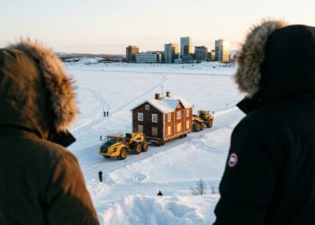 A cidade mineradora de 18000 habitantes que está sendo arrastada inteira por 3 quilômetros para não ser engolida pela terra