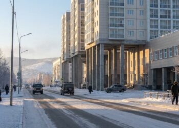 A metrópole gélida de 300000 habitantes onde os prédios ficam suspensos para não afundarem