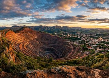 A cidade onde uma montanha de mais de 1.300 metros desapareceu e o maior poeta do Brasil nasceu