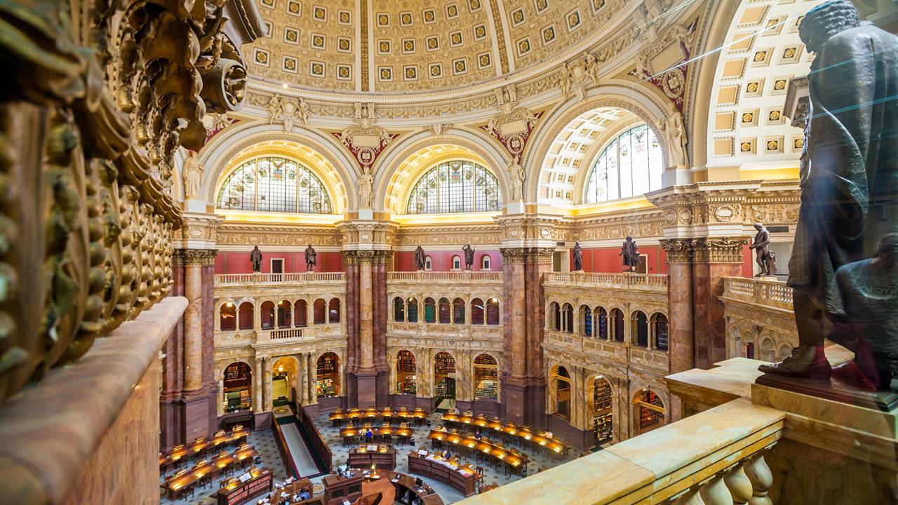 Com 170 milhões de itens e arquitetura neoclássica de 1800, a estrutura em Washington tornou-se a maior biblioteca e repositório de todo o mundo