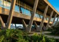 Com seus pilares de concreto em formato de V e vãos livres imensos, a obra de 1954 virou o maior marco da arquitetura brutalista no Rio de Janeiro