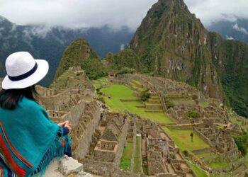 A cidadela de pedra erguida a 2400 metros de altitude que foi abandonada misteriosamente e engolida pela floresta tropical durante séculos