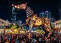 Com 11 metros de altura e pernas mecânicas que se movem sozinhas, o cavalo gigante que exigiu mais de dois meses de trabalho paralisa o trânsito e transforma-se na atração mais insana das ruas vietnamitas