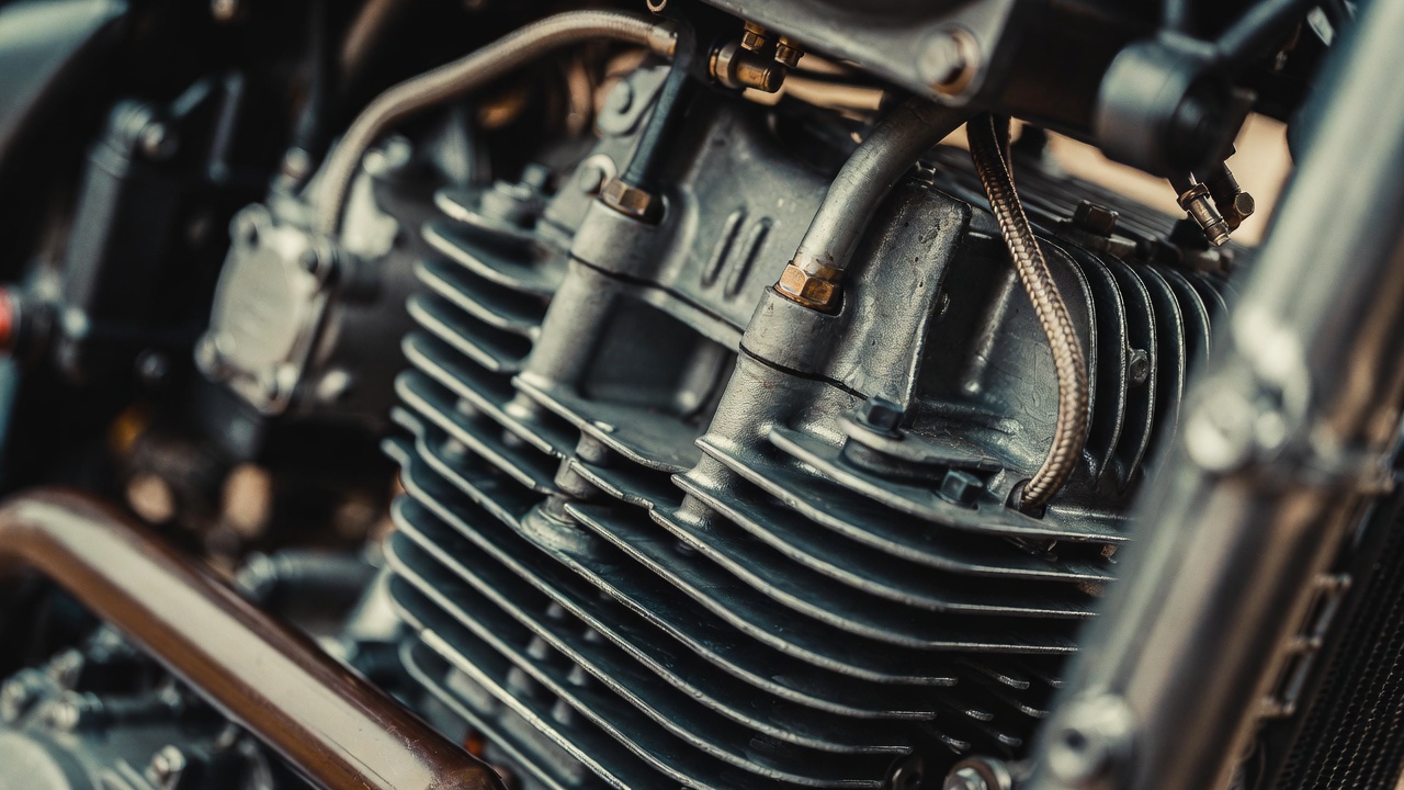 Imune a buracos e com fama de tanque de guerra, a moto trail de 250cc que você pode comprar no mercado de usados